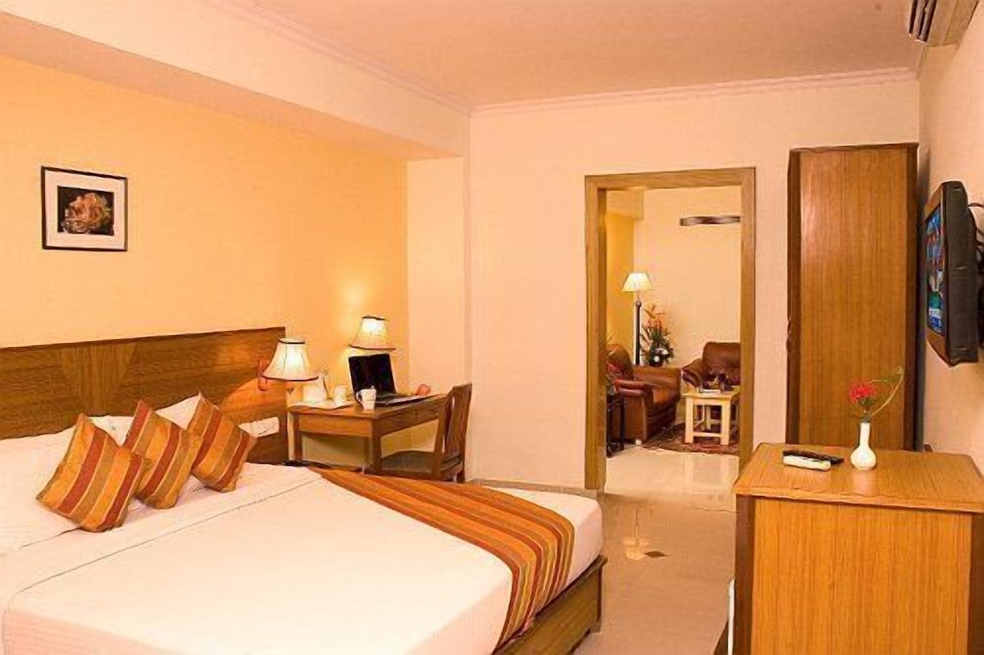 Hotel Ramanashree Brunton Bangalore Esterno foto